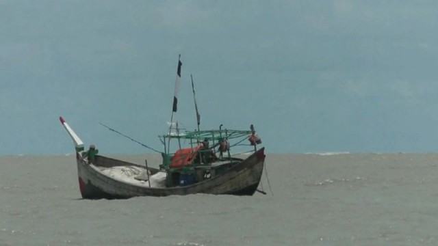 বঙ্গোপসাগরে সাগরে মাছ শিকারে গিয়ে এক জেলের মৃত্যু