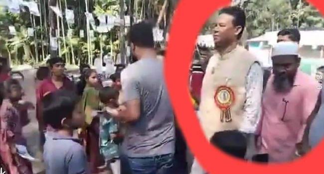 স্কুলের শিশুদের নির্বাচনী মিছিলে অংশ নিতে বাধ্য করলেন দফতরি!