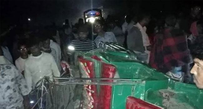 ত্রিশালে ট্রাকচাপায় সিএনজির ৫ আরোহী নিহত