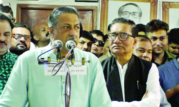 হয় ওরা থাকবে না হয় আমরা থাকবো : শেখ হেলাল