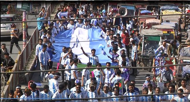রংপুরে আর্জেন্টিনা সমর্থকদের নাচ-গান-শোভাযাত্রা
