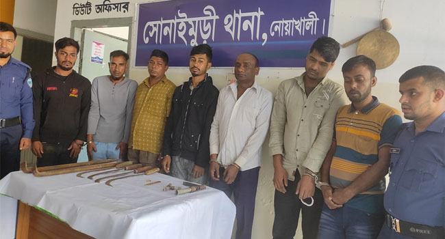 নোয়াখালীতে আগ্নেয়াস্ত্র ও লুণ্ঠিত মালামালসহ ৭ ডাকাত গ্রেফতার