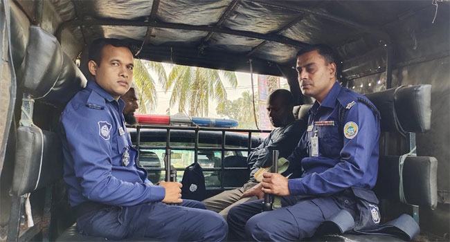 নাজিরপুরে পল্লী সঞ্চয় ব্যাংকের ২ কর্মচারীকে মারধর, আটক ২