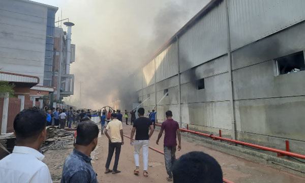 গাজীপুরে কম্পোজিট কারখানায় অগ্নিকাণ্ড