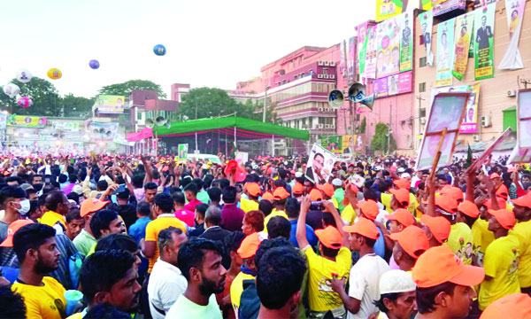 কুমিল্লা টাউন হল মাঠ এক দিন আগেই কানায় কানায় পূর্ণ
