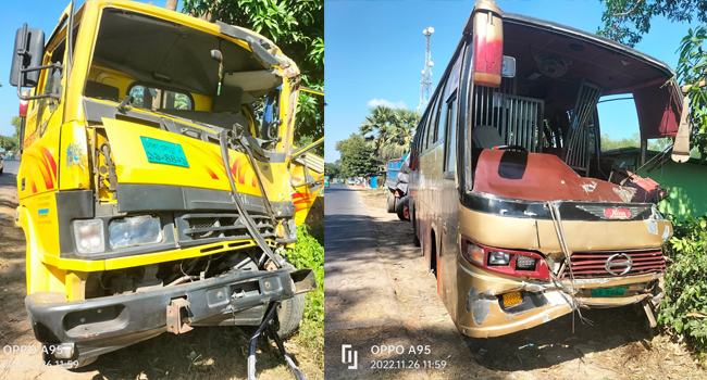 মিরসরাইয়ে দাঁড়িয়ে থাকা পিকআপের পেছনে বাসের ধাক্কা, নিহত ৩