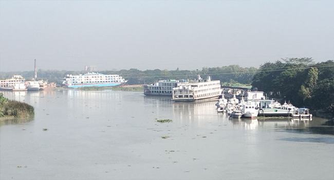 ১০ দফা দাবিতে ভোলায় অনির্দিষ্টকালের লঞ্চ ধর্মঘট