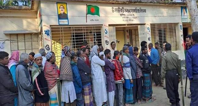 গাইবান্ধার তিন ইউপিতে চলছে ভোটগ্রহণ