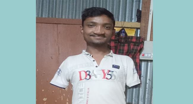 পা দিয়ে লিখে জিপিএ-৫ পেলো অদম্য মানিক