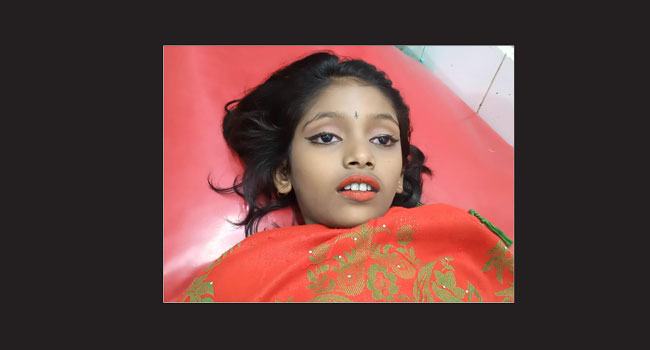 পড়ার ঘরের আড়ায় ঝুলছিল শিশু সঙ্গীতার নিথর দেহ