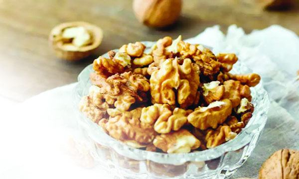 আখরোট স্তন ক্যান্সার হতে ৯ বছর বাধা দেয়