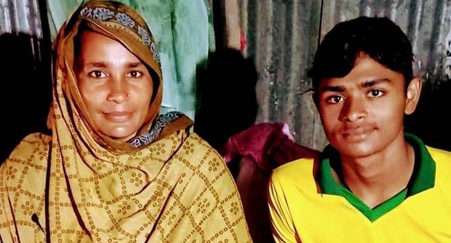 পাবনায় ছেলের সাথে মায়ের এসএসসি পাশ