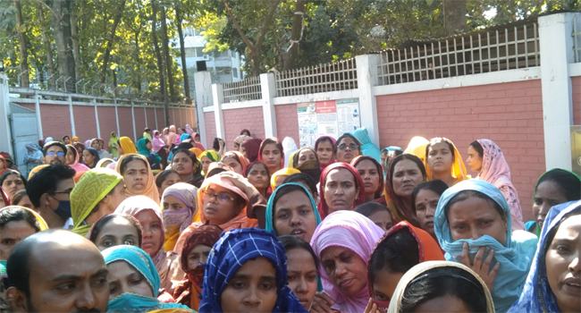 আশুলিয়ায় পাওনা পরিশোধের দাবিতে শ্রমিকদের অবস্থান কর্মসূচি