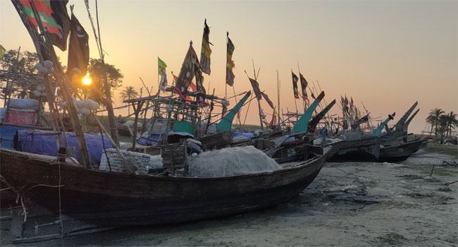 জলদস্যুদের হামলায় অরক্ষিত রাতের মেঘনা, কোস্টগার্ড নৌ-পুলিশের টহলের দাবি জেলেদের