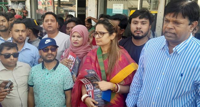 সাভারে বিএনপির ঢাকা বিভাগীয় গণসমাবেশ উপলক্ষ্যে লিফলেট বিতরণ