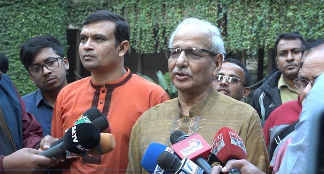 ইভিএম দিয়ে নির্বাচন করা আত্মঘাতী হবে : সুজন সম্পাদক