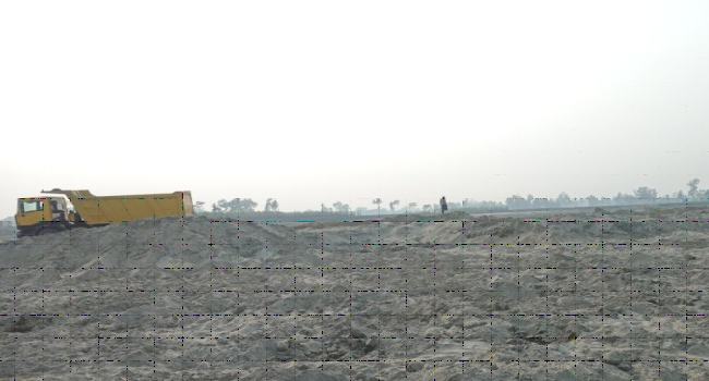 মিঠাপুকুরে বালু-মাটি তোলার মহোৎসব