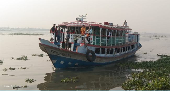 মেঘনায় যাত্রীবাহী লঞ্চ থেকে পড়ে যাত্রী নিখোঁজ