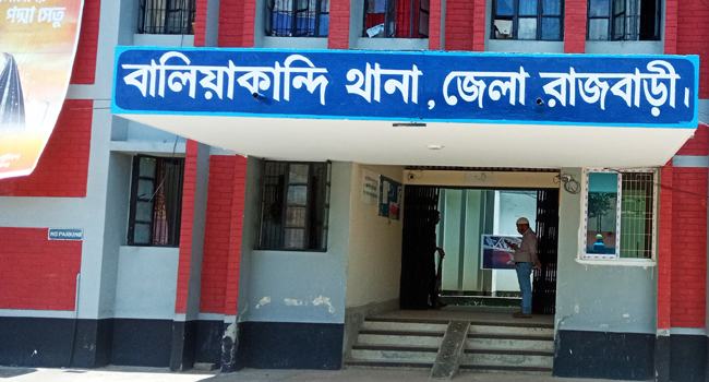 পাওনা টাকা চাওয়ায় ব্যবসায়ীকে কুপিয়ে হত্যা