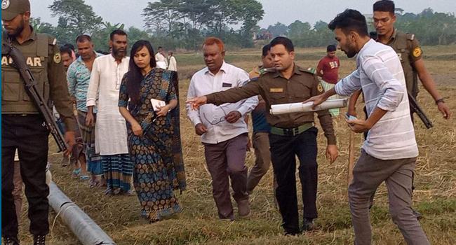 আড়াইহাজারে ভ্রাম্যমাণ আদালতের অভিযানে ৪ ড্রেজার জব্দ