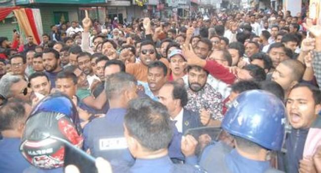 বগুড়ায় বিএনপির মিছিলে পুলিশের বাধা