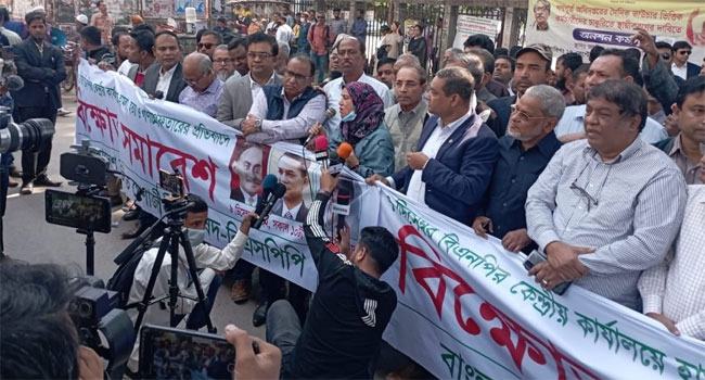 যেকোনো মূল্যে আমরা গণতন্ত্রকে মুক্ত করব : বিক্ষোভ সমাবেশে পেশাজীবি নেতারা