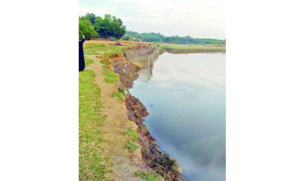 তীব্র ভাঙনের মুখে হলদিয়ার গোরাইয়ার দ্বীপ এলাকা