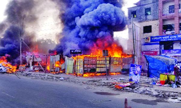 ভালুকায় ফুটপাথের বাজারে আগুন : পুড়ে গেছে ৩৫ দোকান