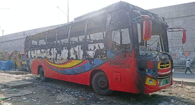 কাঁচপুরে ডাম্পিং করা বাসে আগুন