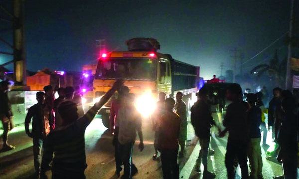 কাঁচপুরে মহাসড়কে অটোরিকশা চালকদের বিক্ষোভ