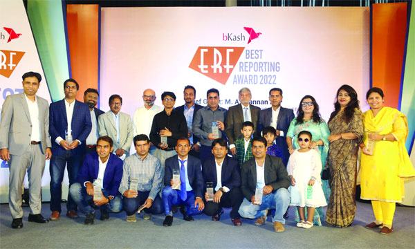 বিকাশ-ইআরএফ ‘বেস্ট রিপোর্টিং অ্যাওয়ার্ড’ পেলেন ১২ সাংবাদিক