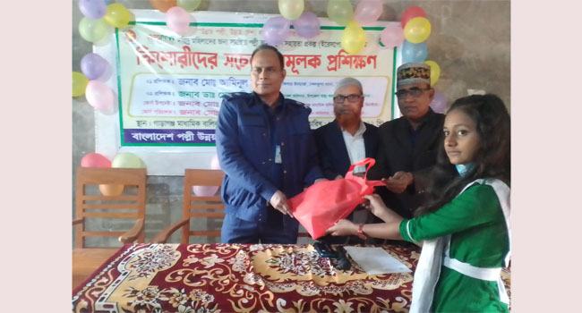 শৈলকুপায় কিশোরীদের নিয়ে সচেতনতামূলক প্রশিক্ষণ