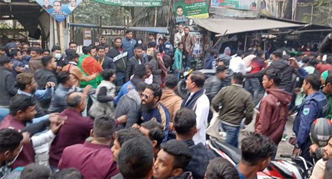 বগুড়ায় বিজয় দিবসের সকালে ছাত্রলীগের দু’গ্রুপের হাতাহাতি