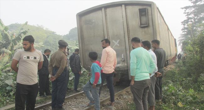 ময়মনসিংহে তিন ঘণ্টা পর ট্রেন চলাচল স্বাভাবিক