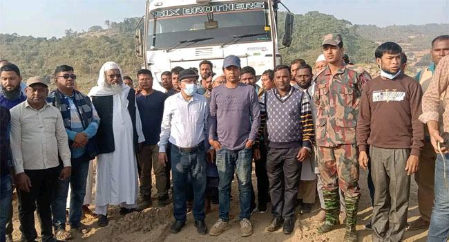 ১০ মাস পর তাহিরপুরের চারাগাঁও শুল্ক স্টেশন দিয়ে কয়লা আমদানি শুরু
