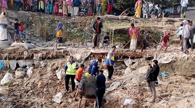 দৌলতদিয়ায় পদ্মায় মিলল যুবকের লাশ