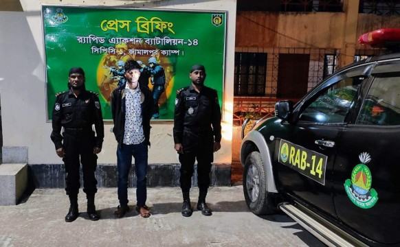নালিতাবাড়ীতে বিদেশি মদসহ মাদককারবারি আটক