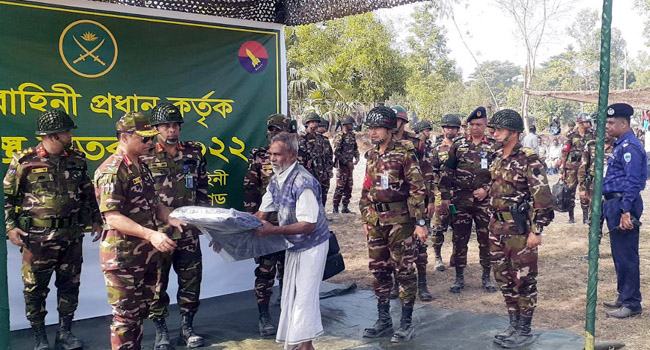 মিরসরাইয়ে শীতবস্ত্র ও ওষুধ বিতরণ করেছে সেনাবাহিনী