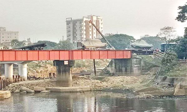 টঙ্গী রেল সেতুতে বগি লাইনচ্যুত, ট্রেন চলাচল বিঘ্নিত