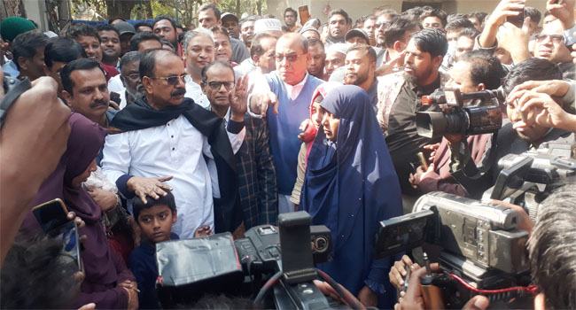 দেশের গণতন্ত্র কোথায়, আলী আজমের ডান্ডাবেড়িই তার প্রমাণ : গয়েশ্বর