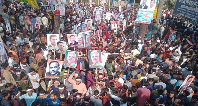 নোয়াখালীতে পুলিশের বাধা অতিক্রম করে বিএনপির গণমিছিল