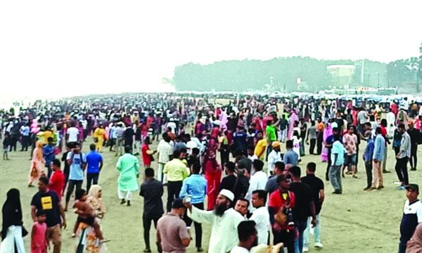 মসজিদে পর্যটকদের রাত যাপন