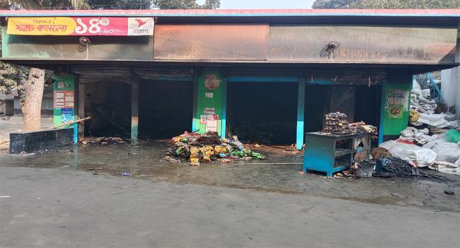 বাকি টাকা চাওয়ায় দোকানে আগুন দেয়ার অভিযোগ, অর্ধকোটি টাকার ক্ষয়ক্ষতি