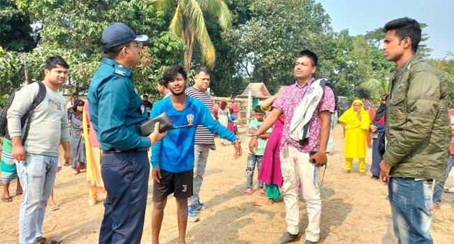 গাঁজা সেবনের সময় ২ জনকে জেল ও জরিমানা