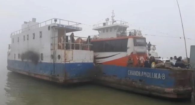 আড়াই ঘণ্টা পর দৌলতদিয়া-পাটুরিয়ায় ফেরি চলাচল শুরু