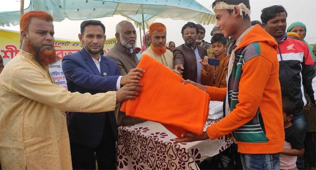 হাওরে ‘স্বপ্নের সিলেটে’র শীতবস্ত্র বিতরণ