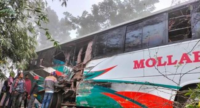 আমতলীতে বাস দুর্ঘটনায় আহত ১০