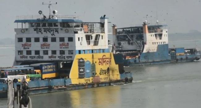 ৬ ঘণ্টা পর দৌলতদিয়া-পাটুরিয়া নৌরুটে ফেরি চলাচল স্বাভাবিক