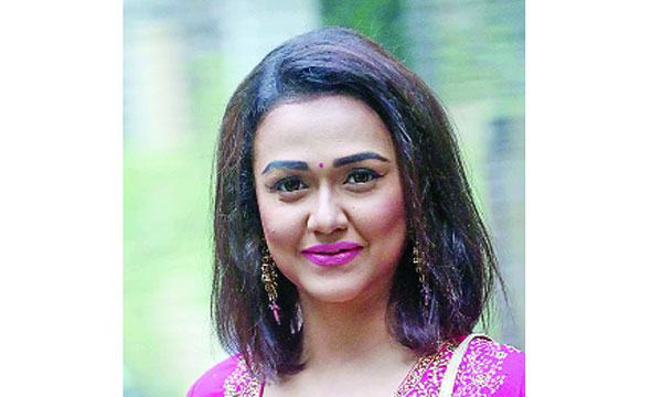 রেনু চরিত্রে মুগ্ধতা ছড়াচ্ছেন আইরিন