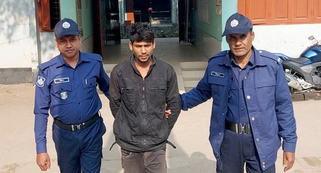 মহাদেবপুরে বৈদ্যুতিক মিটার চোর চক্রের সদস্য আটক